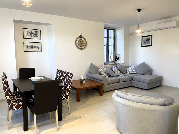 Image No.5-6 Bed Property for sale