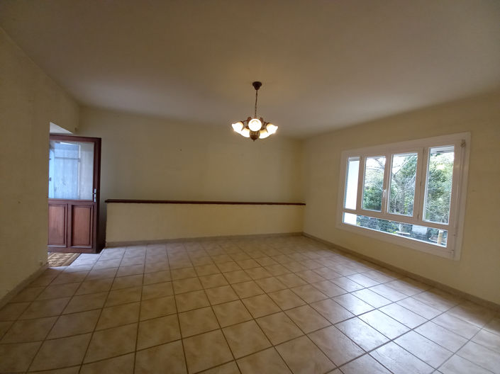 Image No.6-5 Bed House for sale