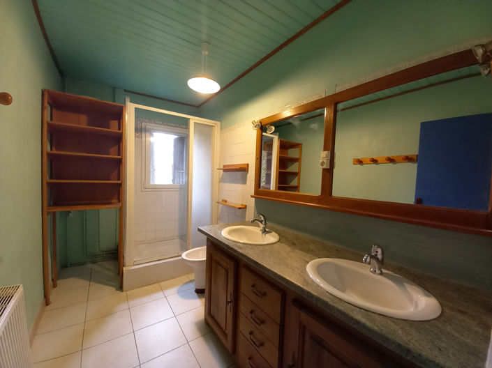 Image No.8-5 Bed House for sale