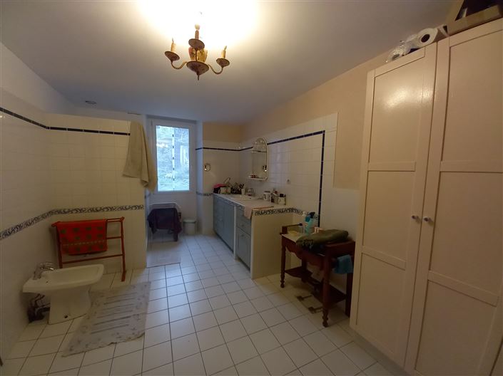 Image No.8-6 Bed House for sale