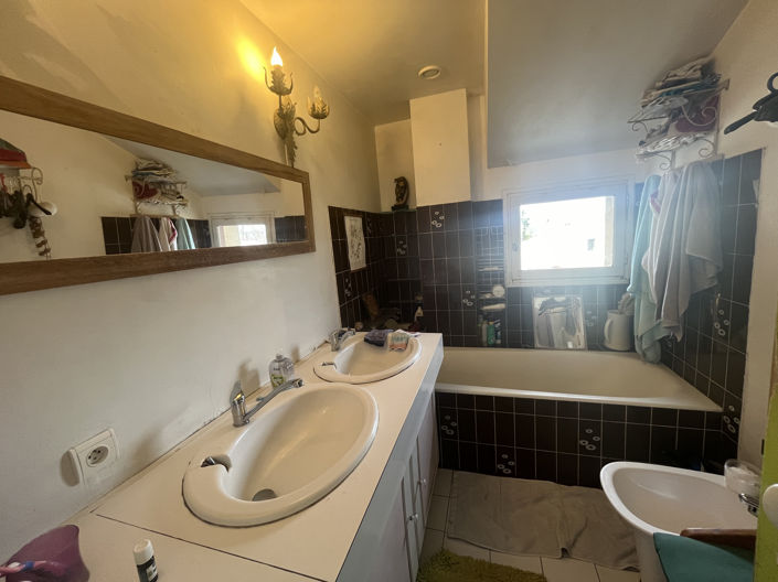 Image No.10-3 Bed House for sale