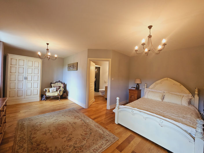 Image No.9-4 Bed House for sale