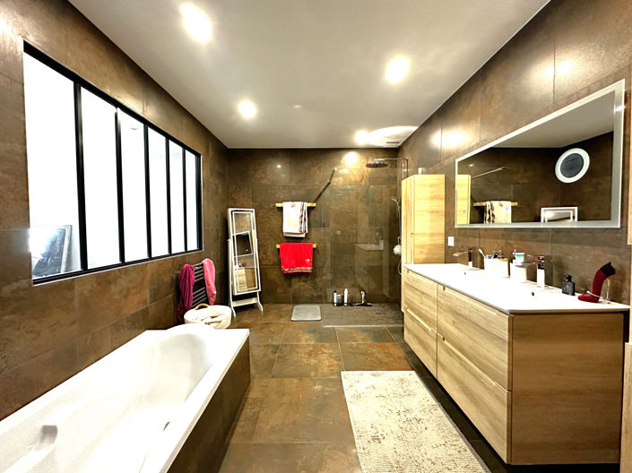 Image No.6-5 Bed House for sale