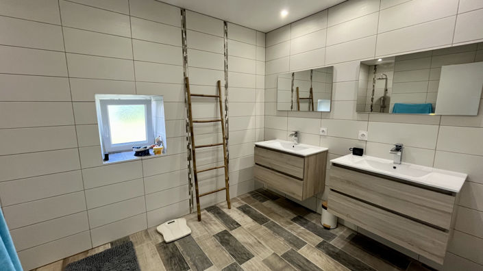 Image No.7-5 Bed House for sale