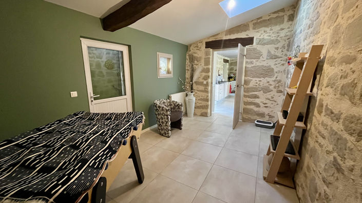 Image No.9-5 Bed House for sale