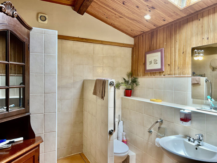 Image No.20-15 Bed Property for sale