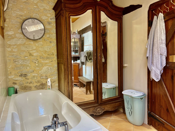 Image No.21-15 Bed Property for sale