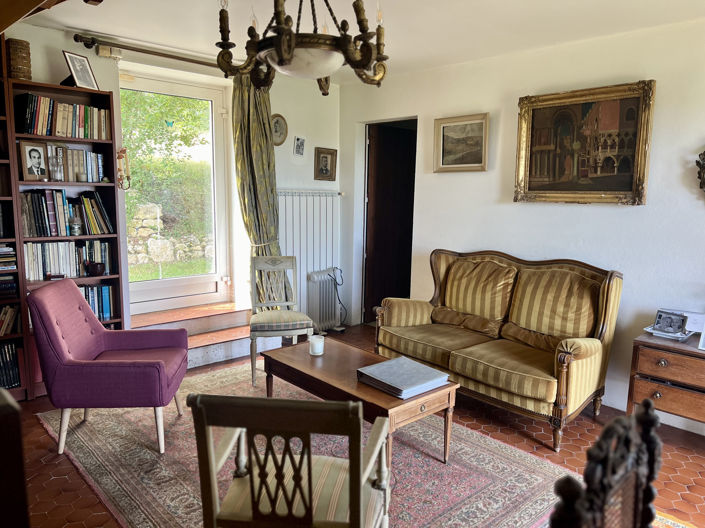 Image No.10-3 Bed Property for sale