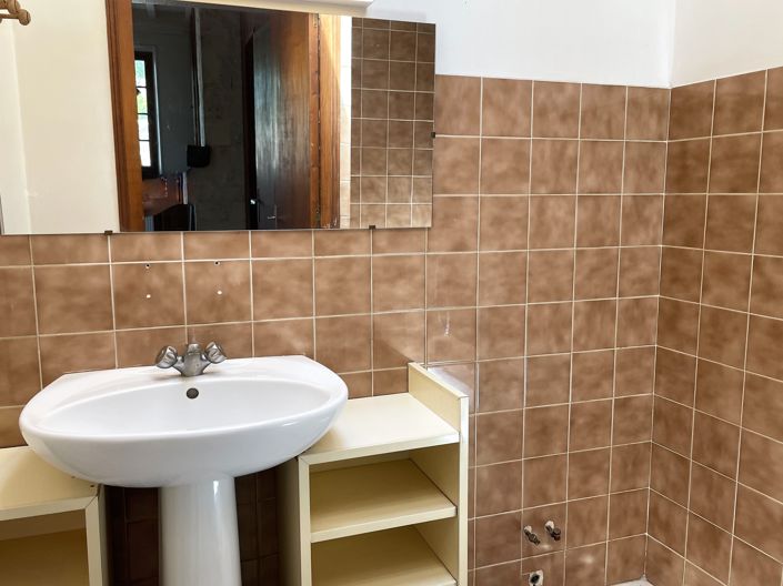 Image No.11-2 Bed House for sale