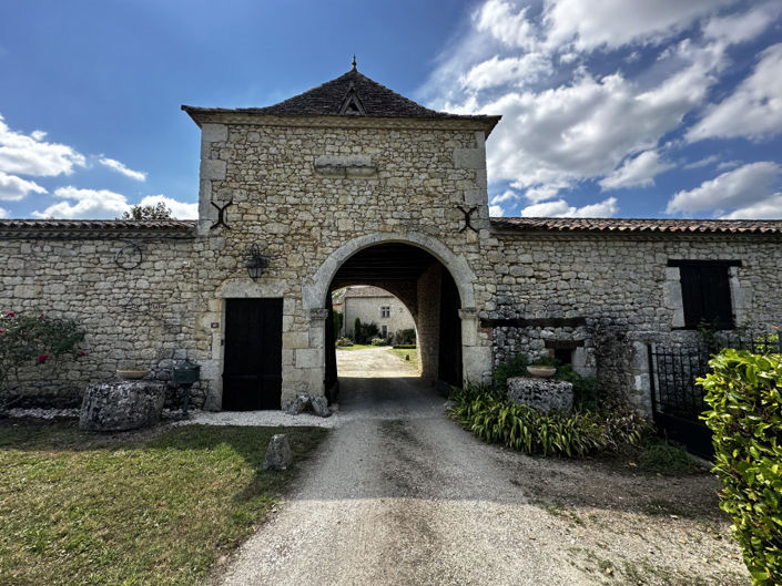 Image No.3-4 Bed House for sale