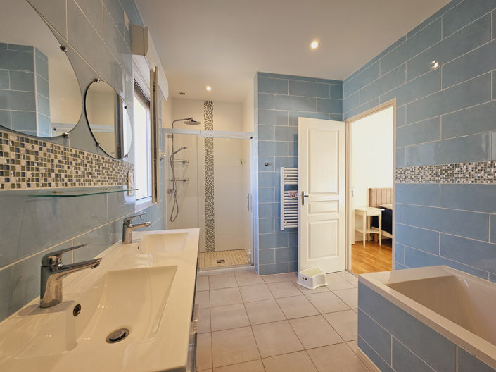 Image No.10-4 Bed House for sale