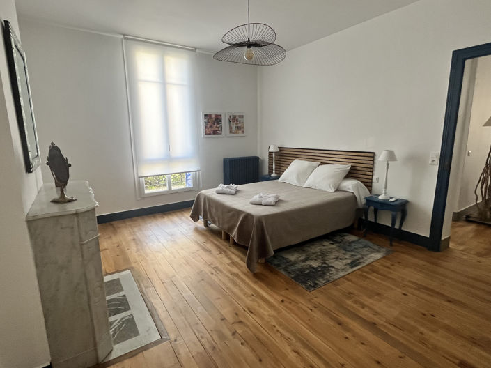 Image No.10-5 Bed Property for sale