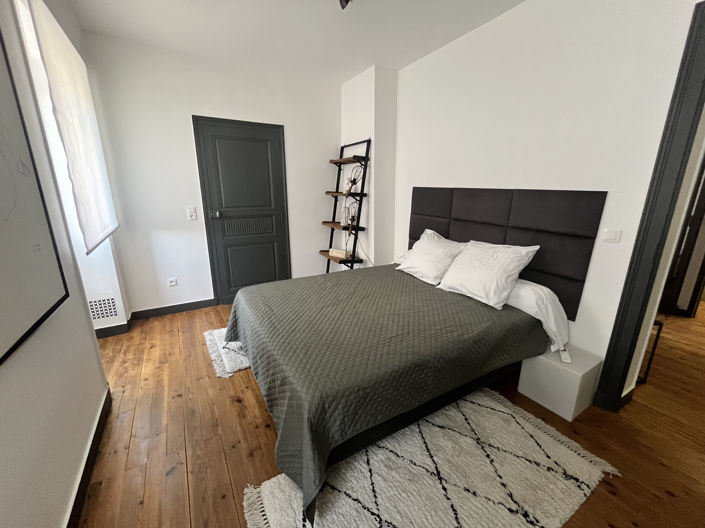 Image No.17-5 Bed Property for sale