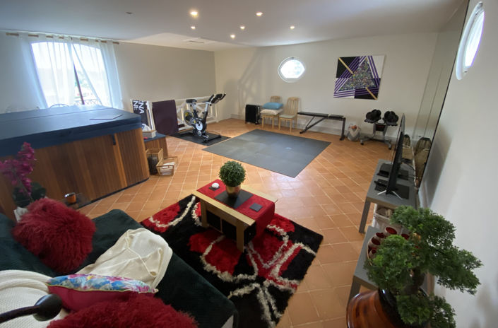 Image No.17-5 Bed House for sale