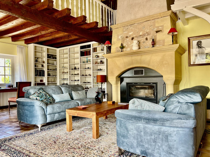 Image No.12-4 Bed Property for sale