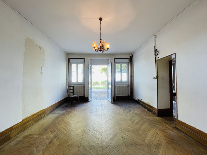 Image No.10-6 Bed House for sale