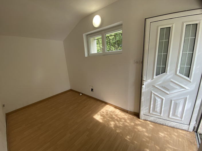 Image No.11-3 Bed House for sale