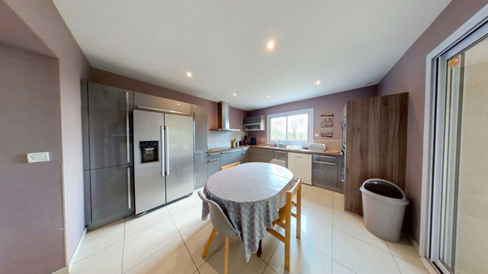 Image No.8-5 Bed House for sale