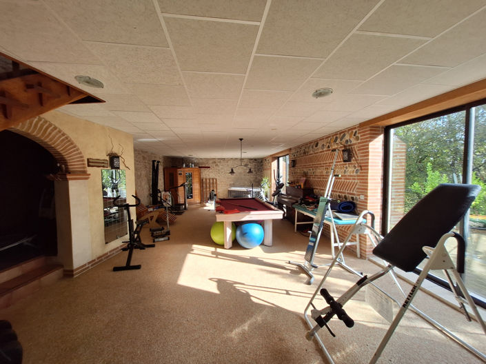 Image No.10-10 Bed Property for sale