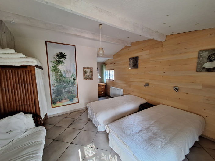 Image No.19-10 Bed Property for sale