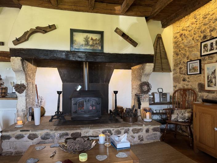 Image No.2-4 Bed Farmhouse for sale