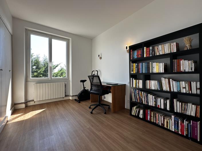 Image No.12-4 Bed Country House for sale