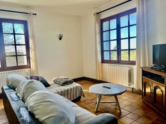 Image No.2-4 Bed House for sale