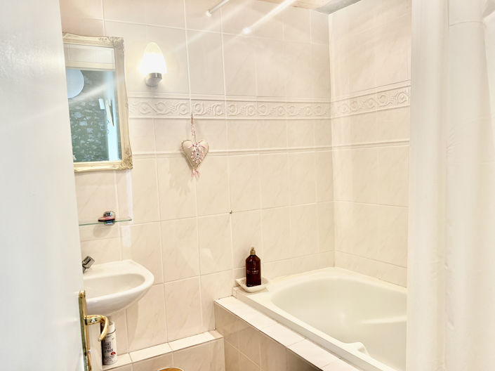 Image No.21-3 Bed House for sale