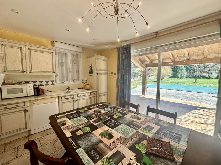 Image No.13-8 Bed Property for sale