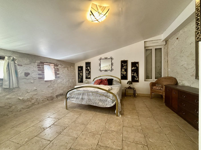 Image No.15-8 Bed Property for sale