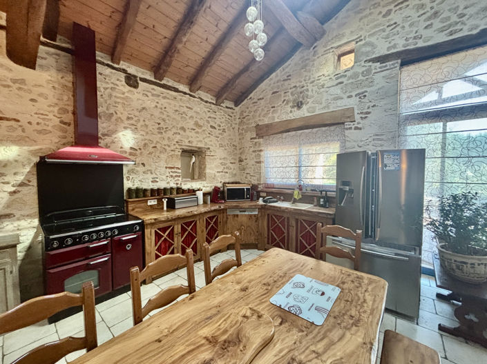 Image No.8-8 Bed Property for sale