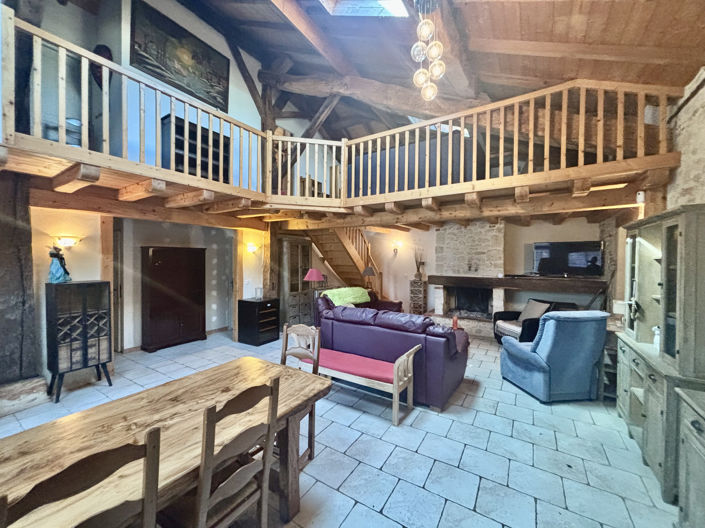 Image No.9-8 Bed Property for sale