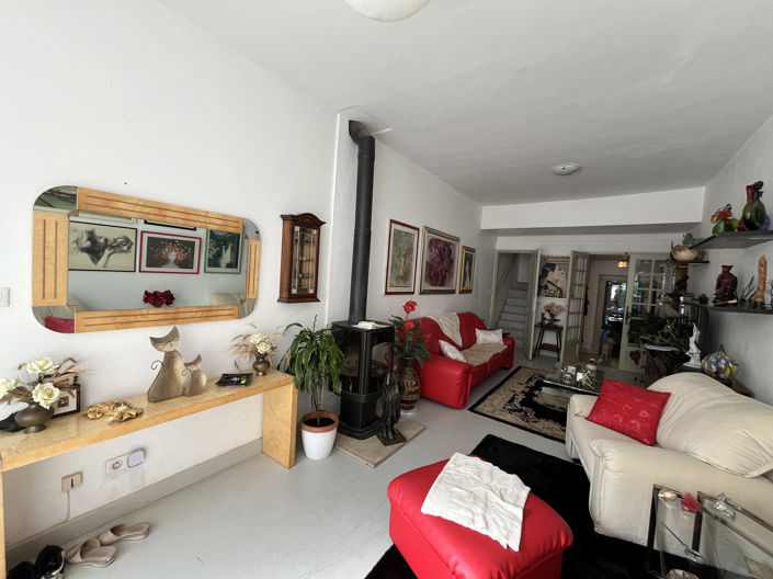 Image No.4-2 Bed House for sale