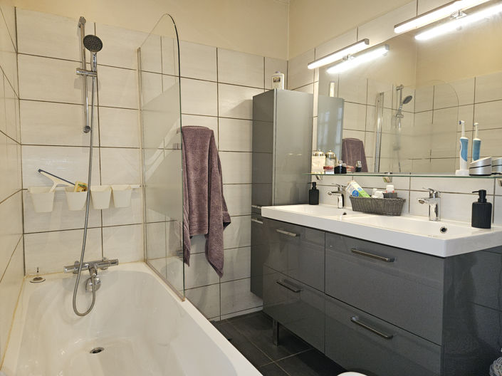 Image No.12-3 Bed House for sale