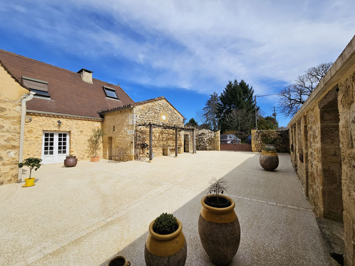 Image No.22-4 Bed House for sale