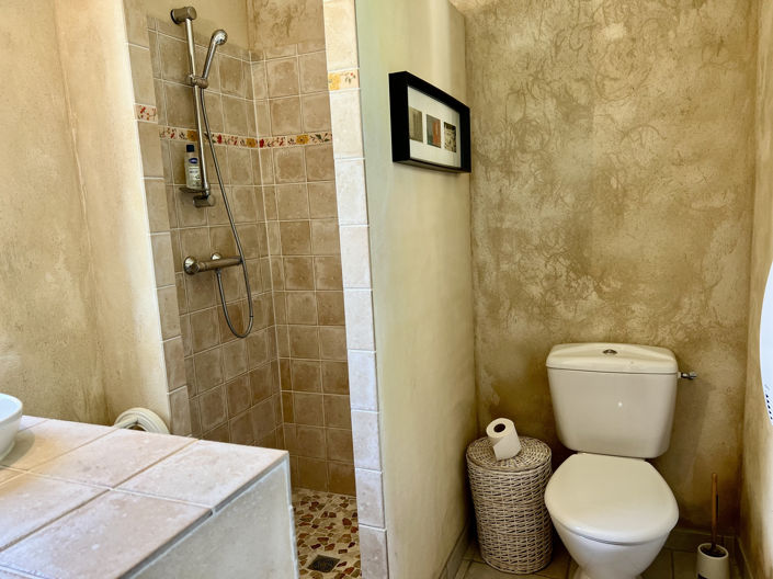 Image No.24-3 Bed Property for sale