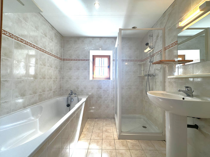 Image No.10-3 Bed House for sale