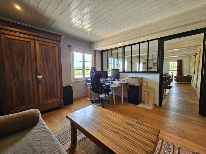 Image No.8-4 Bed House for sale