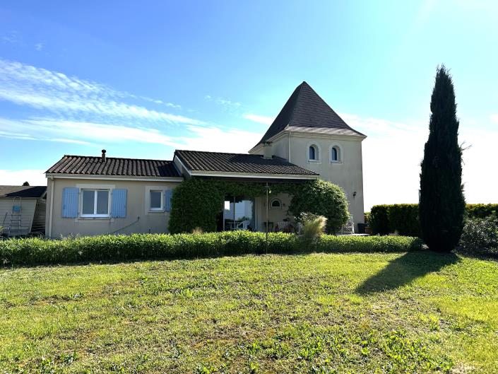 Image No.1-3 Bed Villa / Detached for sale