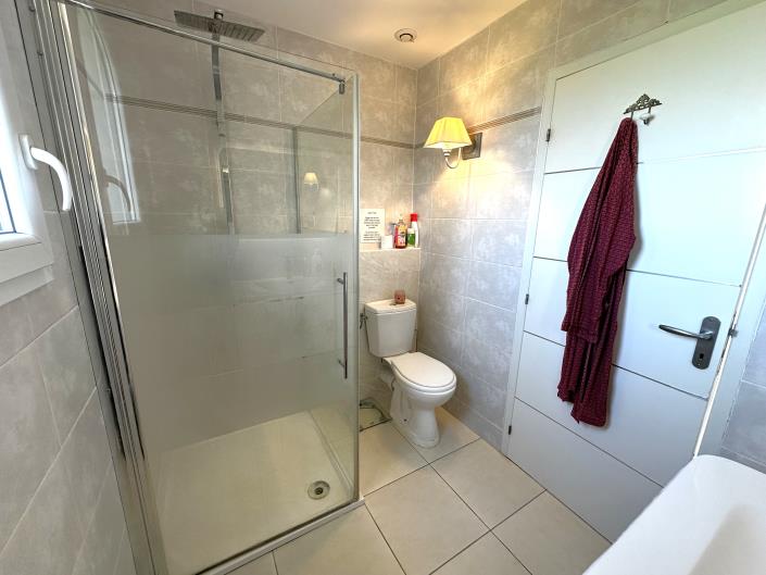 Image No.11-3 Bed Villa / Detached for sale