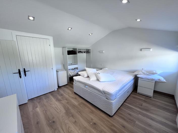 Image No.10-5 Bed Country House for sale