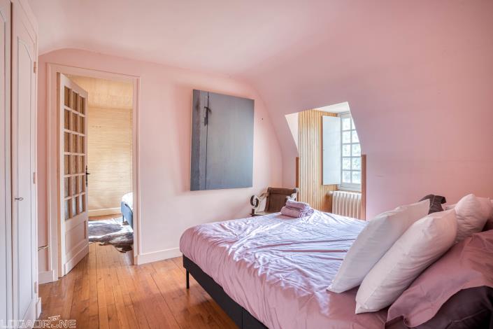 Image No.13-4 Bed Chateaux for sale