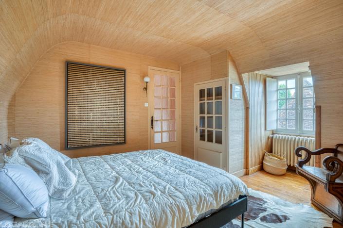 Image No.11-4 Bed Chateaux for sale