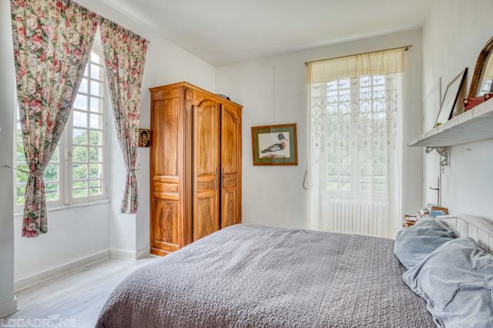 Image No.18-4 Bed Chateaux for sale