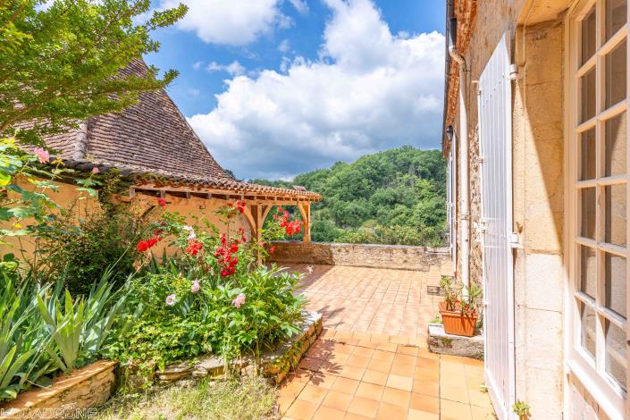 Image No.20-4 Bed Chateaux for sale