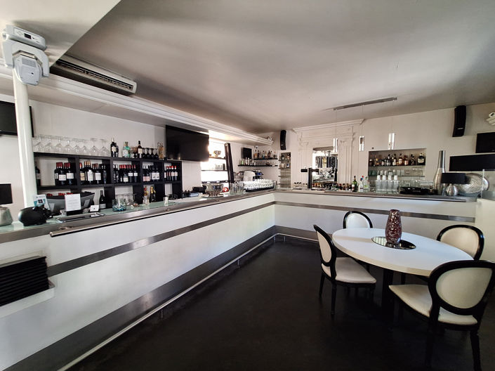 Image No.2-8 Bed House for sale