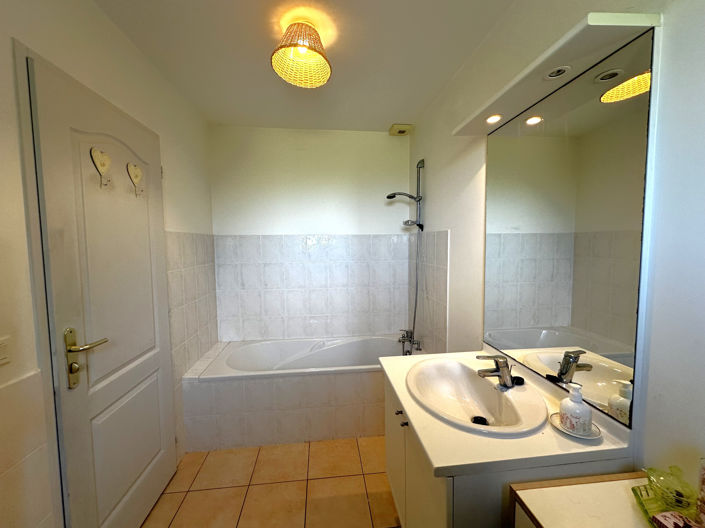 Image No.11-3 Bed House for sale