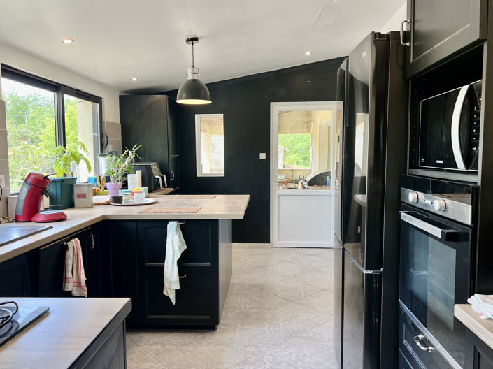 Image No.8-5 Bed House for sale