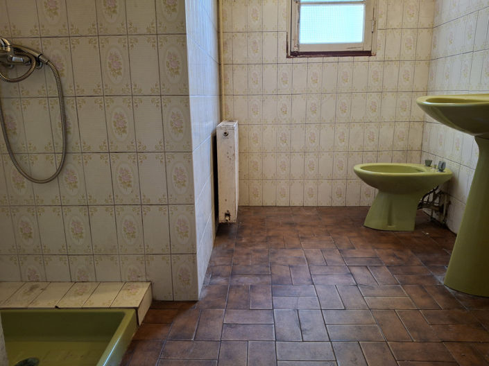 Image No.8-2 Bed House for sale