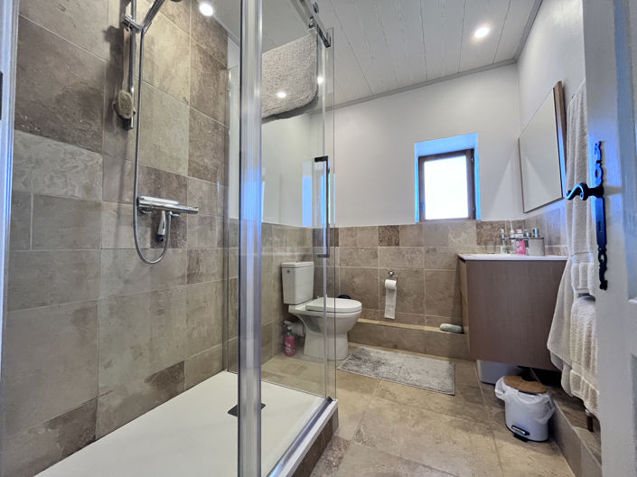 Image No.12-5 Bed House for sale